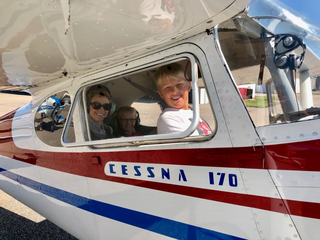 SkyWest Airlines Bases Host Family Flyins